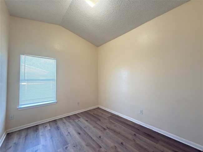 Building Photo - 15743 Ridgegate Rd