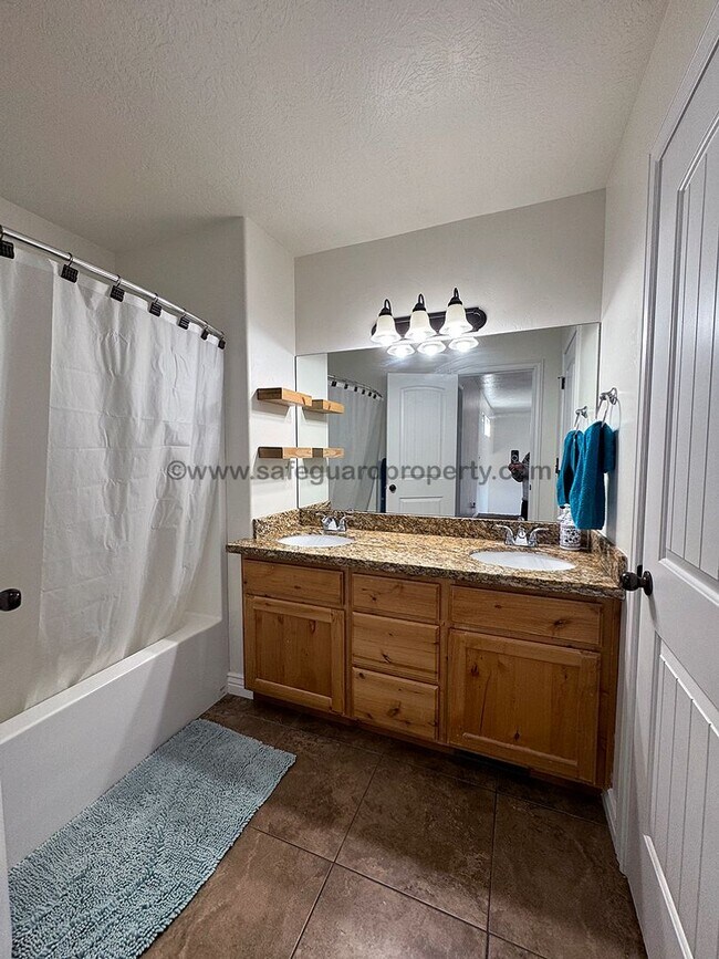 Building Photo - Beautiful Home available with Short Term L...