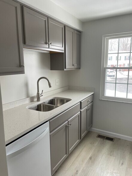 Building Photo - 329 Bellford Ct