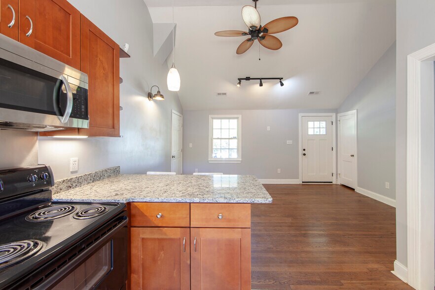 Kitchen & Living Room - 2660 Roslyn Ave