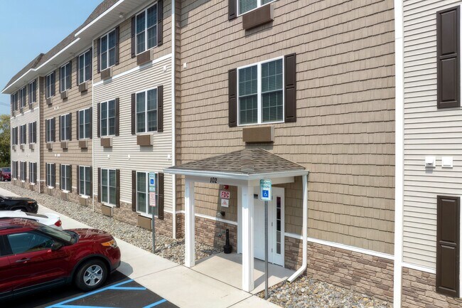 Building Photo - 114 Riverside Dr