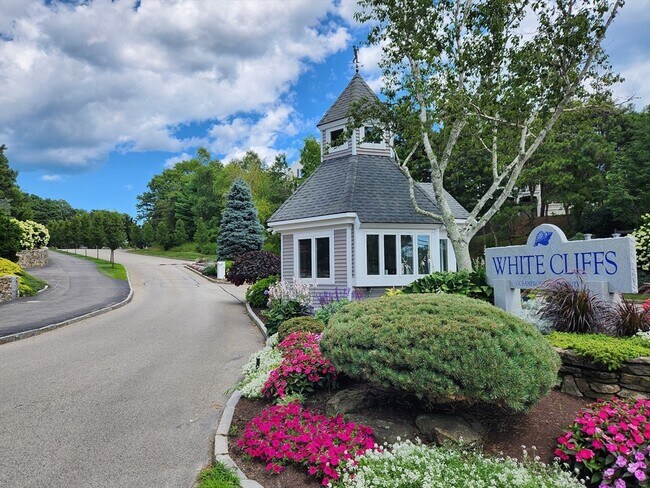 Building Photo - 18 Westcliff Dr