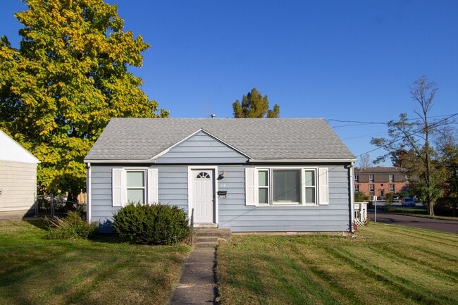 Building Photo - Heart of the Action: Cozy 2 Bed 1 Bath Home