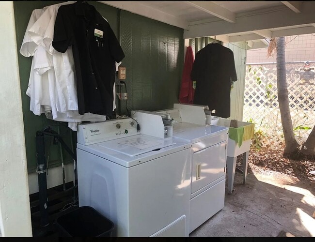 Building Photo - 1302 Kinau St