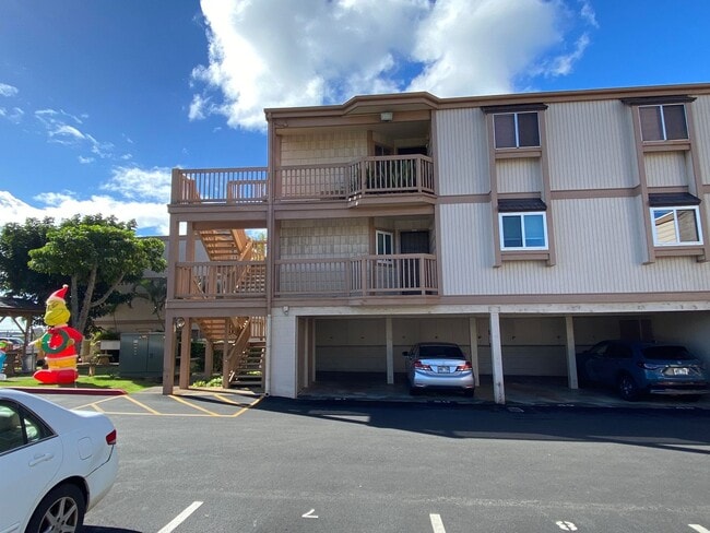 Building Photo - TOWNHOUSE - 3 BED/ 2 BATH/ 1 PARKING AT HARBOR POINTE (Just Listed)