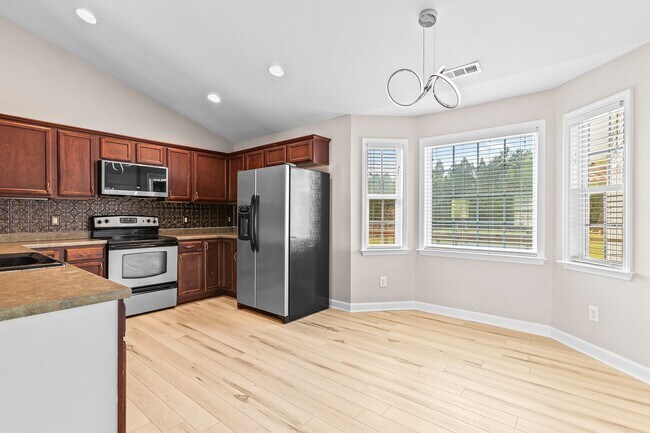 Building Photo - 214 Tall Tree Court