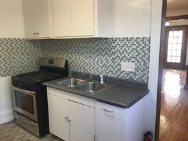 Building Photo - 2917 S 31st Ave