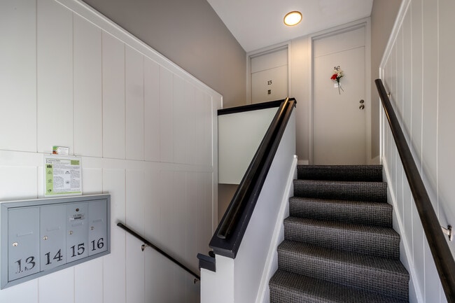 Building Photo - 15 Keeler Close