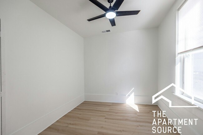 Building Photo - 2301 N Leavitt St