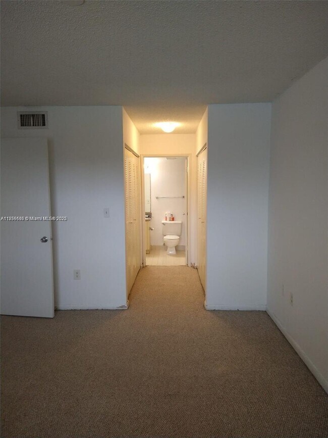 Building Photo - 9907 Nob Hill Ln