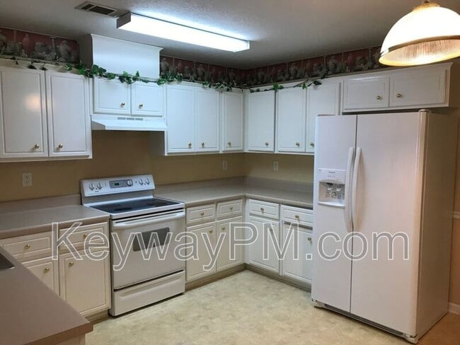 Building Photo - 1017 Caddenwoods Dr