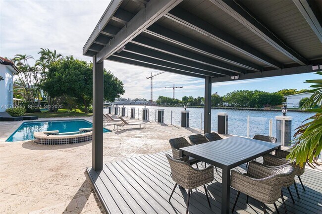 Building Photo - 1309 Middle River Dr