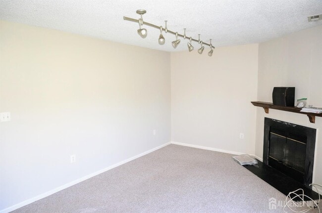 Building Photo - 62 Colleen Ct