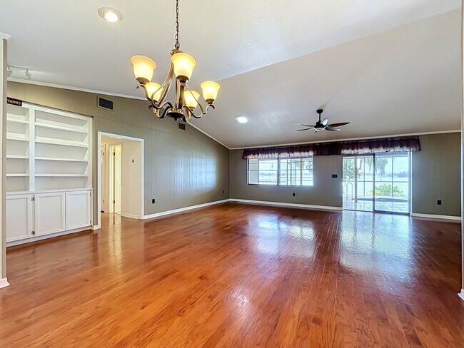 Building Photo - 2720 Crystal Beach Rd