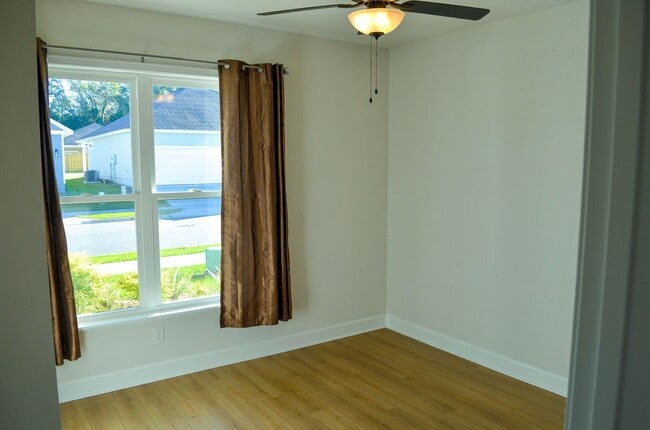 Building Photo - Savannah Station 3 Bedroom 2 Bath