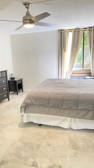 Primary Bedroom - 501 Hahaione St