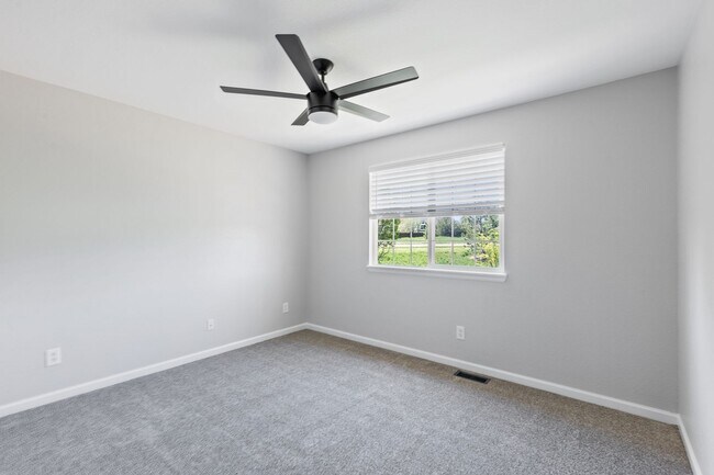 Building Photo - Spacious 5 bedroom home in the heart of Pa...