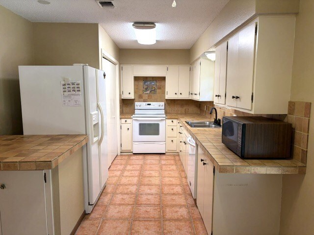 Building Photo - 531 Fairway Ct