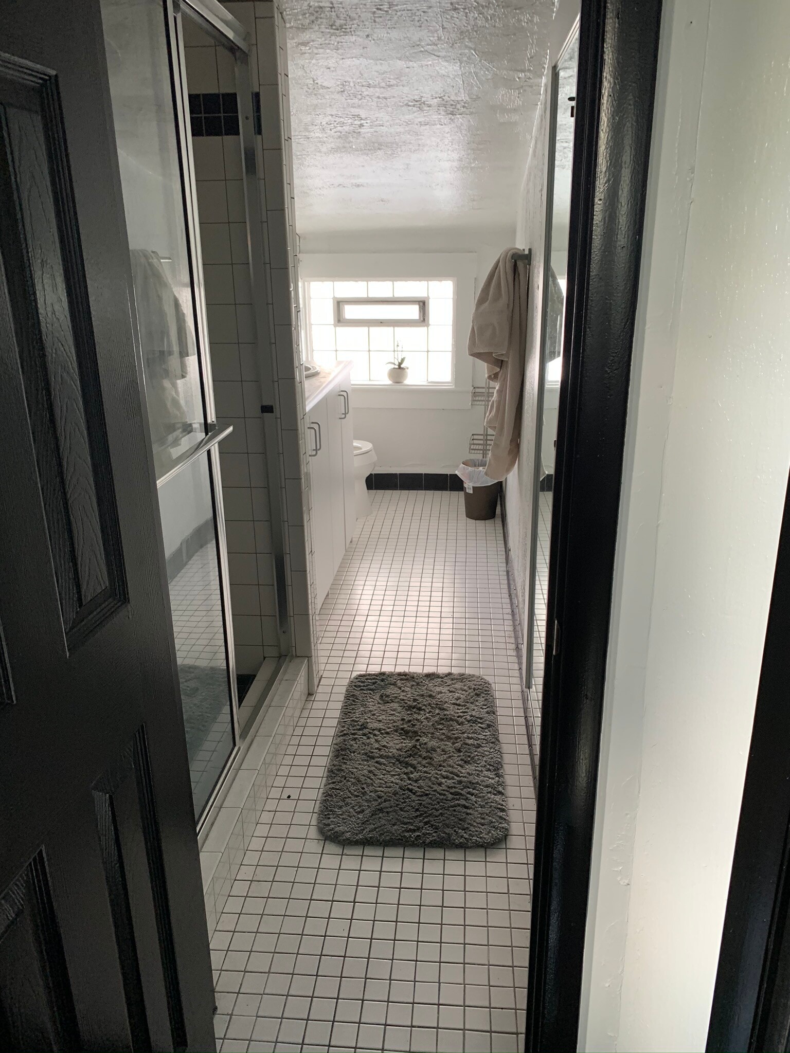 3rd Floor Full Bath - 2429 W Clifton Ave