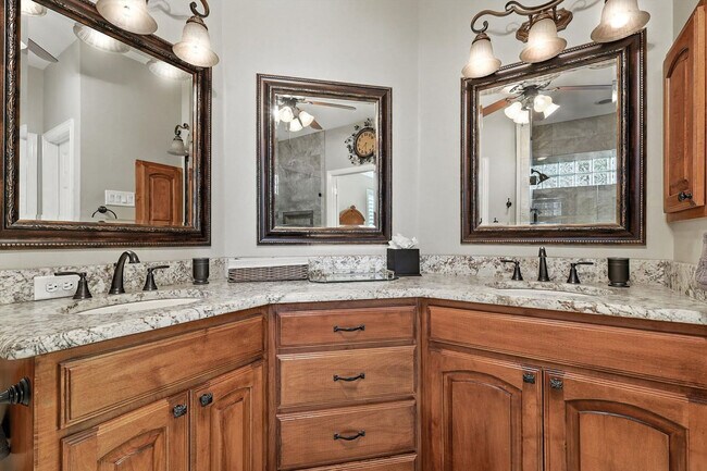 Building Photo - 2303 Chapelwood Dr