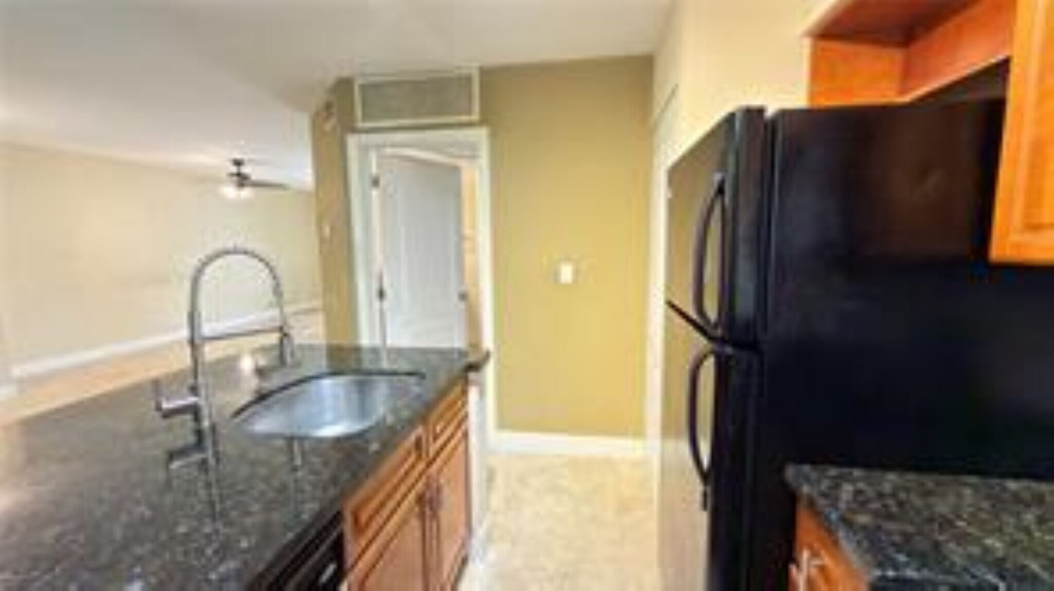 Building Photo - 2803 N Oakland Forest Dr