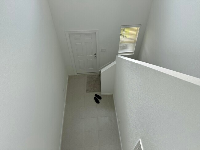 Building Photo - 664 Carlyle Wy