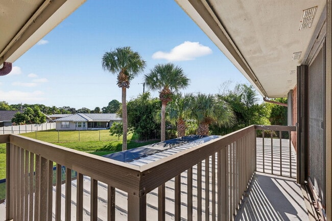 Building Photo - 3004 SE Round Table Dr
