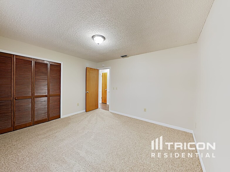 Building Photo - 106 Heather Ln Dr