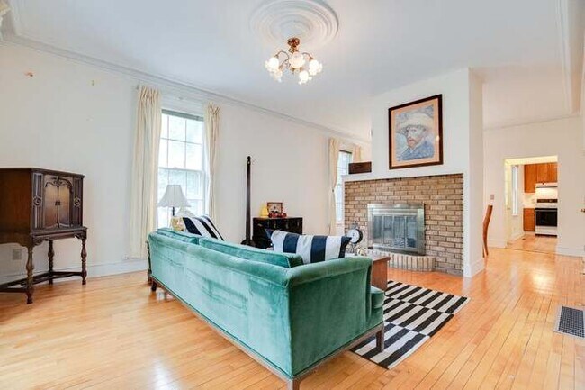Living room - 601 5th St SE