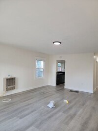 Building Photo - 438 E 16th St