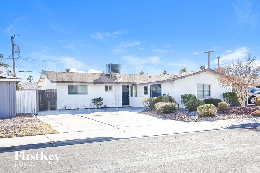 Building Photo - 5925 Pebble Beach Blvd