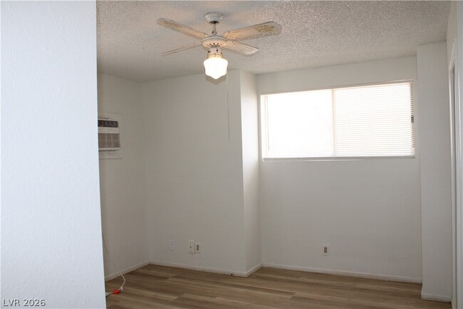 Building Photo - 1212 E Phillips Ave