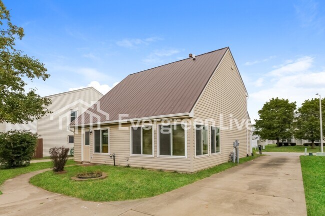 Building Photo - 1228 Sunset Dr