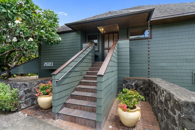 Building Photo - Lovely 2/2 Makiki Heights Home - Utilities...