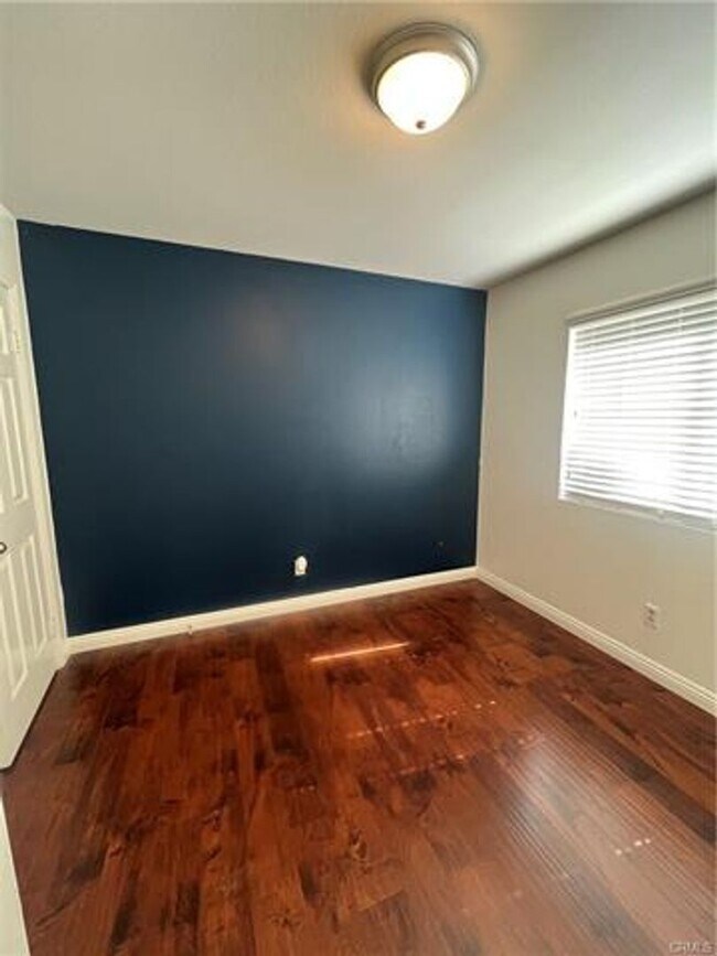 Building Photo - Beautifully designed townhome