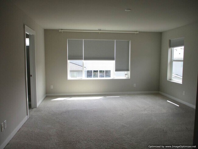 Building Photo - Spacious 4-Bedroom Home with Modern Comforts