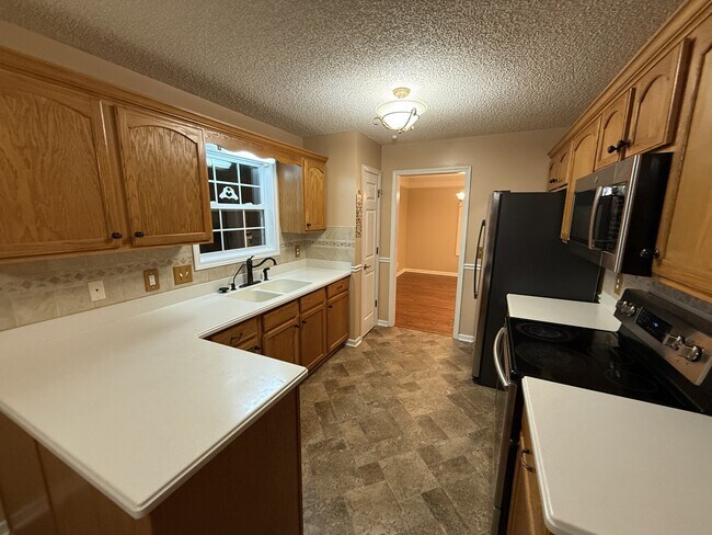 Building Photo - 1512 Barrywood Cir W