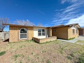 Building Photo - East El Paso 5bed/3Bath Refrig A/C with 2 Master Suites!