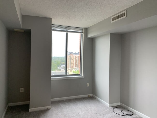 Building Photo - Luxury 2BD/2BA in The Gallery - Across from PIKE & ROSE + White Flint Metro