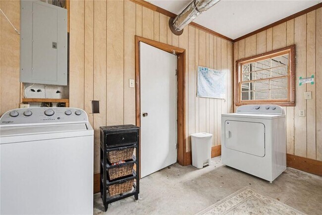 Building Photo - 1911 N Decatur Rd