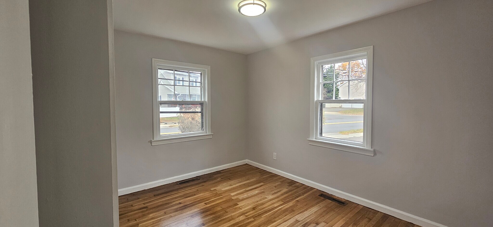 Building Photo - 665 Milford Point Rd