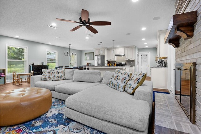 Building Photo - 2026 NW 19th Ln