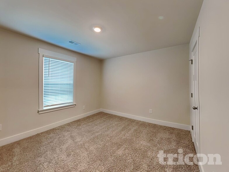 Building Photo - 300 Allenby Ln