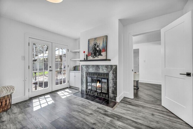 Building Photo - 2805 Silverway Dr