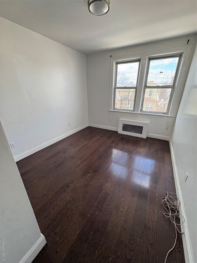 Building Photo - 1826 Mulford Ave