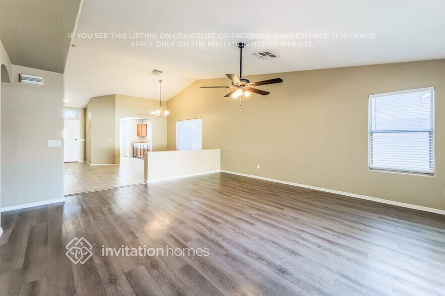 Building Photo - 2724 E Concho Ave