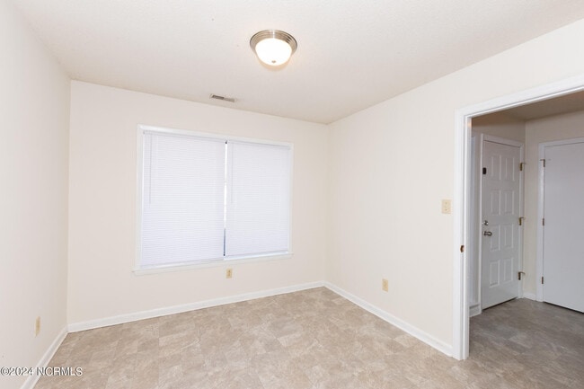 Building Photo - 111 Cherrywood Ct