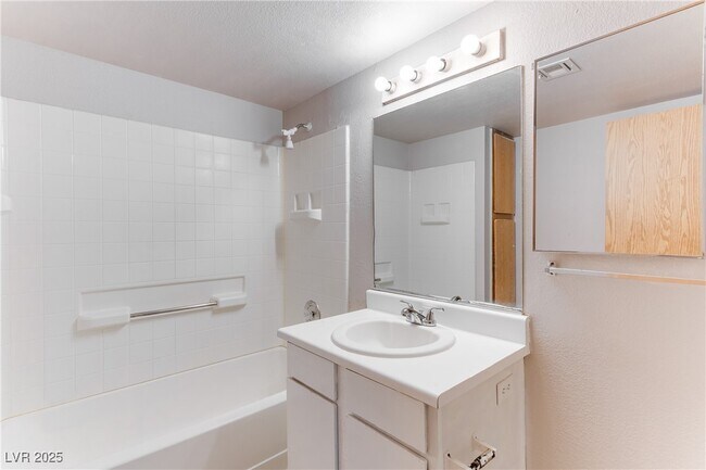 Building Photo - 4672 Krissylouise Way