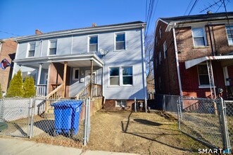 Building Photo - 308 Willow St