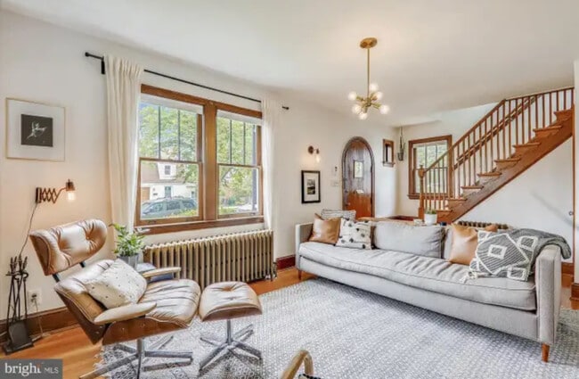 Building Photo - 1123 44th Pl SE